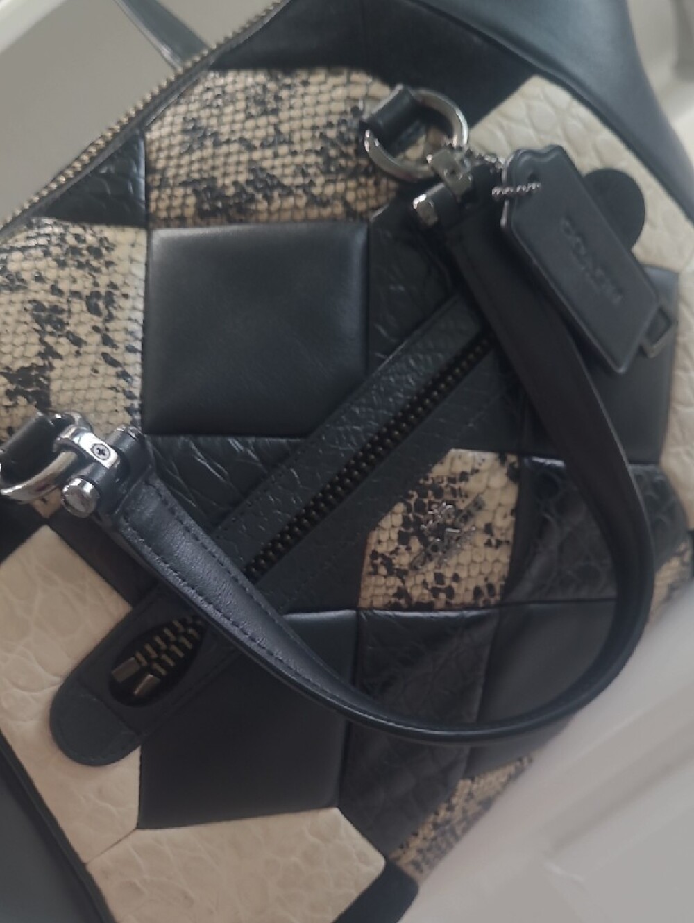 Coach Purse, Vintage. "Canyon Quilt Primrose" In embossed leather - Picture 5 of 16